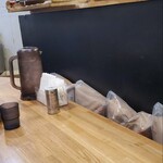 手打ち正麺 Hachimitsu - 大量の小麦粉と麺切器