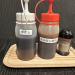 焼肉ホルモン酒場 まる助 - 【2026.1.26(月)】テーブルにある調味料