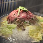 神戸ホルモン 慶 - 熱が入りシジミ汁が沸騰　キャベツもやしは食べれる