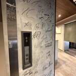 神戸ホルモン 慶 - 店はこの左手奥