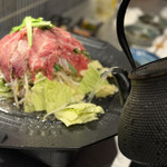 神戸ホルモン 慶 - シジミ汁、鉄瓶で持って来て鍋に注ぎます