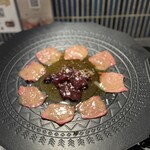 神戸ホルモン 慶 - レバー　タン　胡麻油引いて焼きます