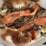 食パン工房 アネモネ - サーモンとキノコピザ(400円)