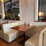 カフェ・ドゥ・トワ - 内観