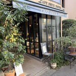 カフェ・ドゥ・トワ - 外観もお洒落