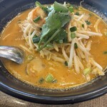 タイ料理ジャンピー - トムヤムヌードル。
