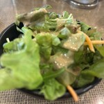 タイ料理ジャンピー - セットのサラダ。