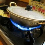 うちのおかん時々おとん - 豚と白菜のにんにく味噌キムチ鍋