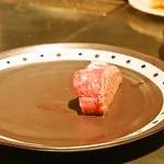 ステーキ  いぐち - まずは半分だけ焼きます