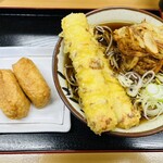 一兎 - いなり、かけそば、トッピングでちくわ天にかき揚げ
