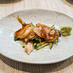 喜月 - 煮はまぐり。相方さんの大好物。握りと迷って、つまみに。見たまんまの美味しさ