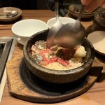 焼肉うしごろ - トリュフ沢山入れて混ぜ込みマス(*⁰▿⁰*)