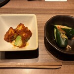 焼肉うしごろ 新宿三丁目店 - アボカドのキムチ　胡瓜キムチ