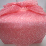 ヴィリジアン - 不織布の風呂敷に包まれています