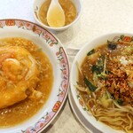 餃子の王将 - 料理写真:辣菜麺＆極王天津炒飯