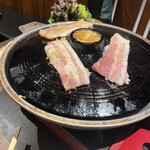 旨辛食堂 炎 - サムギョプサル、厚切り豚バラ肉