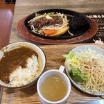 ステーキハウス WINNERs - 料理写真:暫く待つと注文したハンガーステーキ１１００円の出来上がりです。