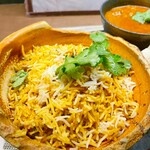 SEABIRD COLONY 銀座本店 - 海鮮ビリヤニ、中に大きなサワラが隠れてます。