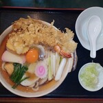 志ら井 - 鍋焼きうどん（上）￥1050