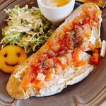 デリコデリミ - トマトとクリームチーズのオープンサンド