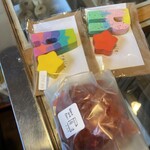 Bake & Deri 厨 - ワンコのイニシャルクレヨン見つけて即購入！何故かAとRだけあって買わずにはいられなかった！