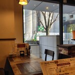 Vietnam French De salita - 店内からの外の様子