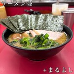 ラーメン 杉田家 - 燻製焼豚3枚、味玉1個、海苔7枚、ほうれん草、葱