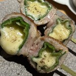 炭火串焼 鶏魚 - ピーマンチーズ豚巻き