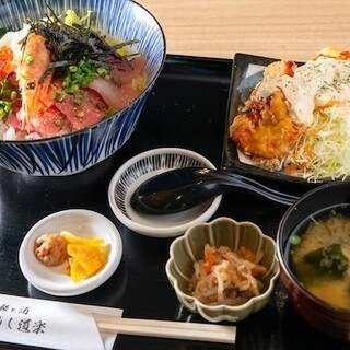 定食は朝も夜も注文OK。気分で選べる豊富なラインナップ