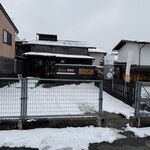 イタメン ロータスランド - 駐車場からの店舗入り口