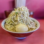 ラーメン二郎 - 小ラーメン1000円味つけタマゴ100円コールは野菜だけ、麺半分指定したけど麺半分では無かった奴の画像です。