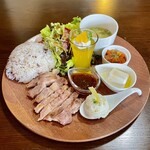 Bistro shun - 料理写真:メインが選べるランチプレート・えばらハーブ豚未来のグリル