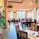 海湘丸 - 内観の一部（テ－ブル席）