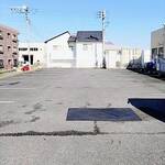 海湘丸 - 広い駐車場（店舗の奥です）