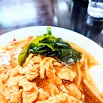 味楽 - "もやし"と"ワカメ"も乗っています。