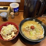 烈火 - お昼セットのチャーシュー丼300円　辛味噌ラーメン