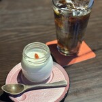 赤坂うまや - 杏仁豆腐　アイスコーヒー