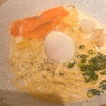 こなな - スモークサーモンと蕪の柚子カルボナーラ