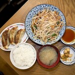 みゆき食堂 - 料理写真:■五郎さんセット ￥900
・もやしピリ辛、ギョーザハーフ、みそニンニク、ライス(汁付き)