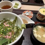 海鮮丼 日の出 博多デイトス店