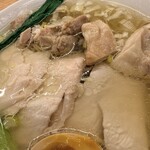 鳥藤とりそばスタンド - 鶏肉アップ
