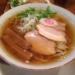 麺屋 Somie's - チー油が効いた鶏そばしょうゆ
