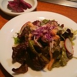 アンガス - ランチのサラダと漬け物