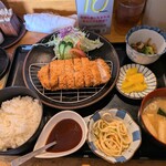 くつろぎ亭ひこべえ  - 特注肉厚トン定 1,430円