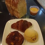 パサージュ ア ニヴォ - 食パン クロワッサン、カスタメロン、デニッシュアーモンド？だっけ？なんとか？