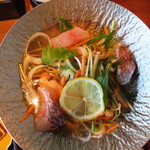 炉端炭火ダイニング海 - 2025年の｢鯛釜飯膳鯛づくし｣マイヤーレモン鯛鍋（加熱前）