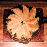 ぎょうざ登 - 料理写真:鉄なべハーフ餃子10ケ