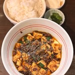 麻婆専門 永友 - 麻婆ランチ(1,200円)
サラダ･ライス･お漬物･ミニ杏仁豆腐付き