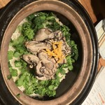 KAN - 〆の土鍋ご飯は牡蠣の有馬煮と菜花。季節物使った香りも華やかな一品。