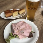 タベルナ・バルボーネ - フォカッチャとサラダ